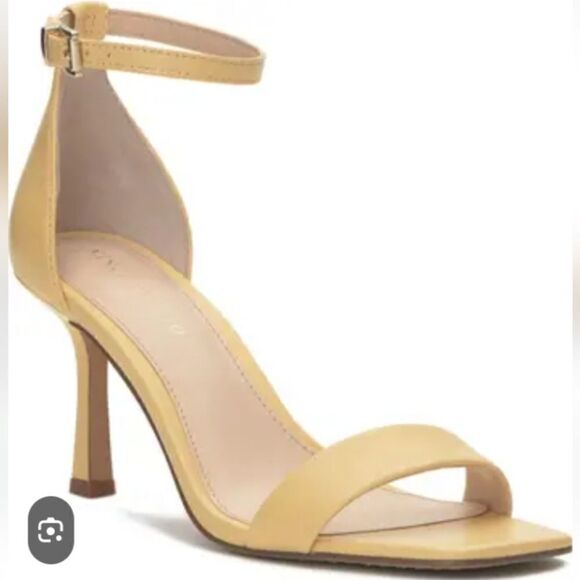 Vince Camuto "Anella" yellow 3" square toe heel size 12 NWT - Picture 1 of 8